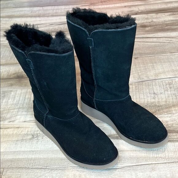 Koolaburra Black Winter Boots with Plush Lining - Picture 1 of 8